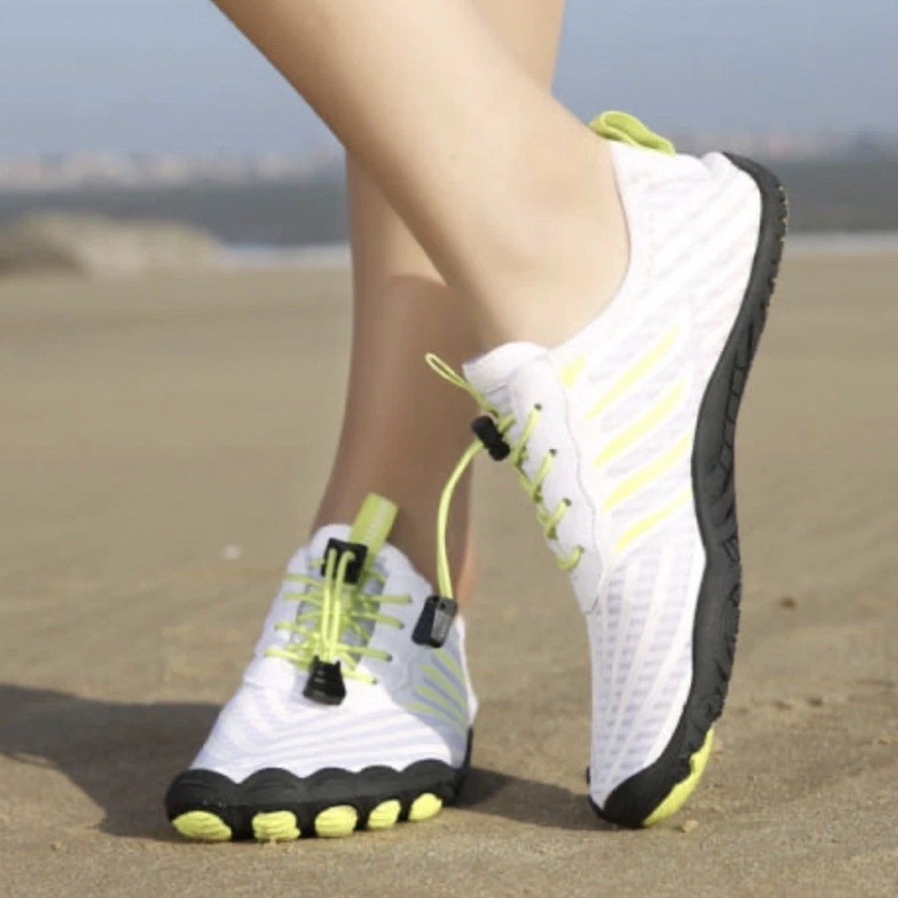 Grounded Footwear
Barefoot Shoes White, NEW,
Unisex, Size M 5/W 6.5